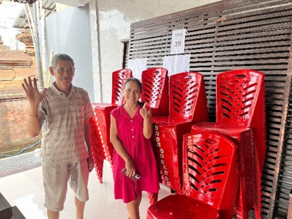 BUM Desa Dalung Terima Pesanan dan Pengiriman Kursi di Banjar Campuan Asri Kauh